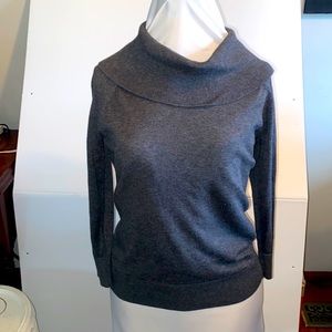 Talbots Women’s grey cowl neck 3/4 sleeve light knit sweater. Size S/P.